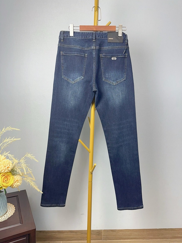 ブランドジーンズ側面デザイン